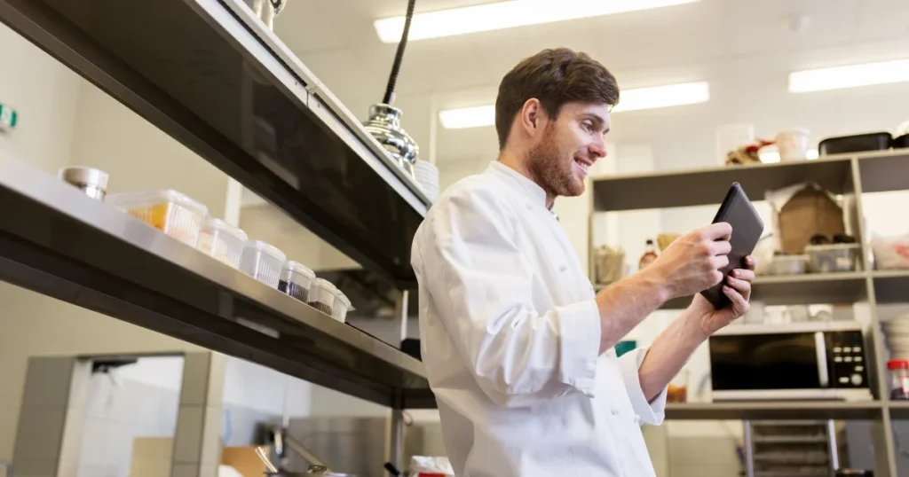 Cómo controlar el stock de materia prima en un restaurante (y por qué no alcanza con contar lo que vendés)