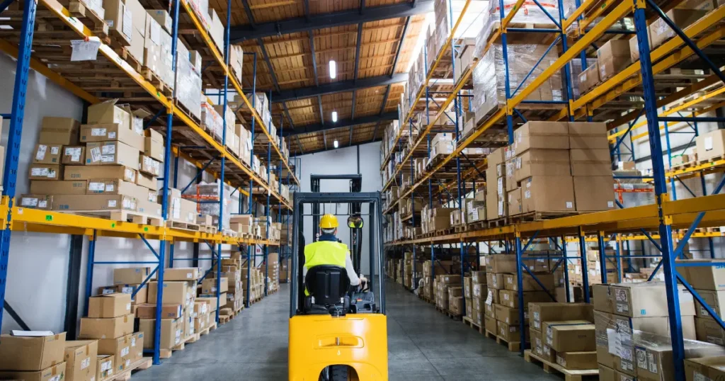 Punto de reposición de stock y armado de pedidos en el depósito
